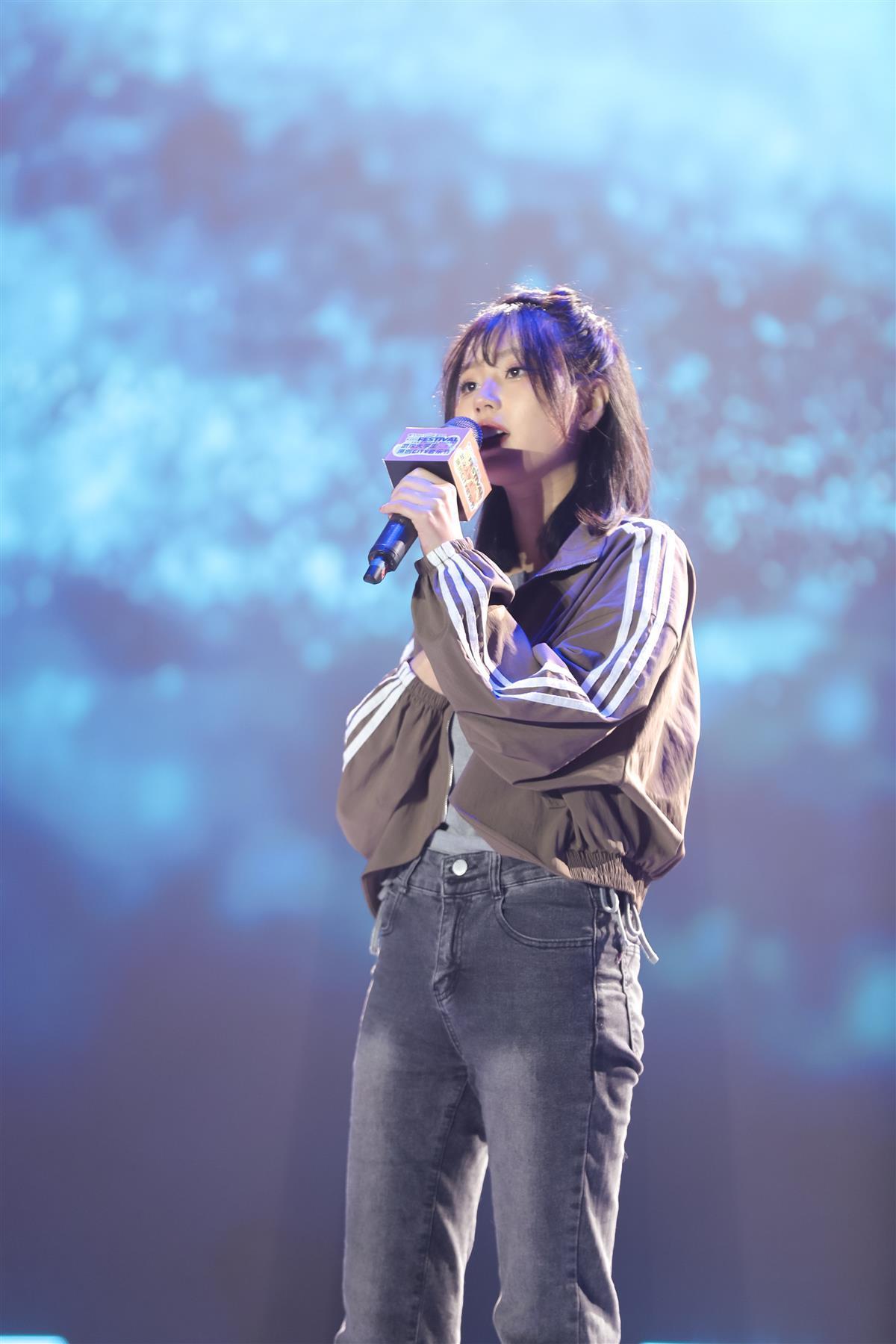 开云体育-Scout重返赛场,最后时刻胜出首场状态出色,老鹰观众沸腾!观众掌声雷动-开云体育